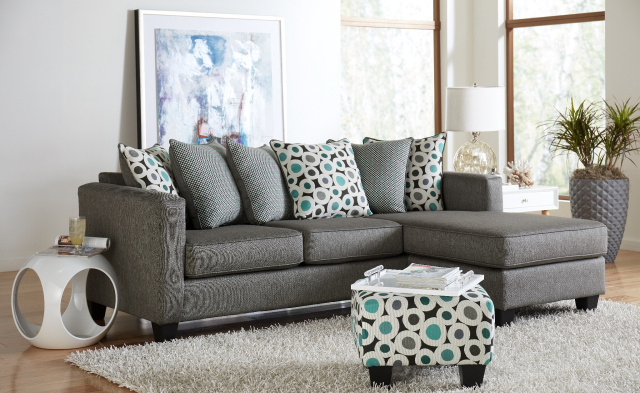 7810 Sofa with Reversible Chaise in Booyah Silver